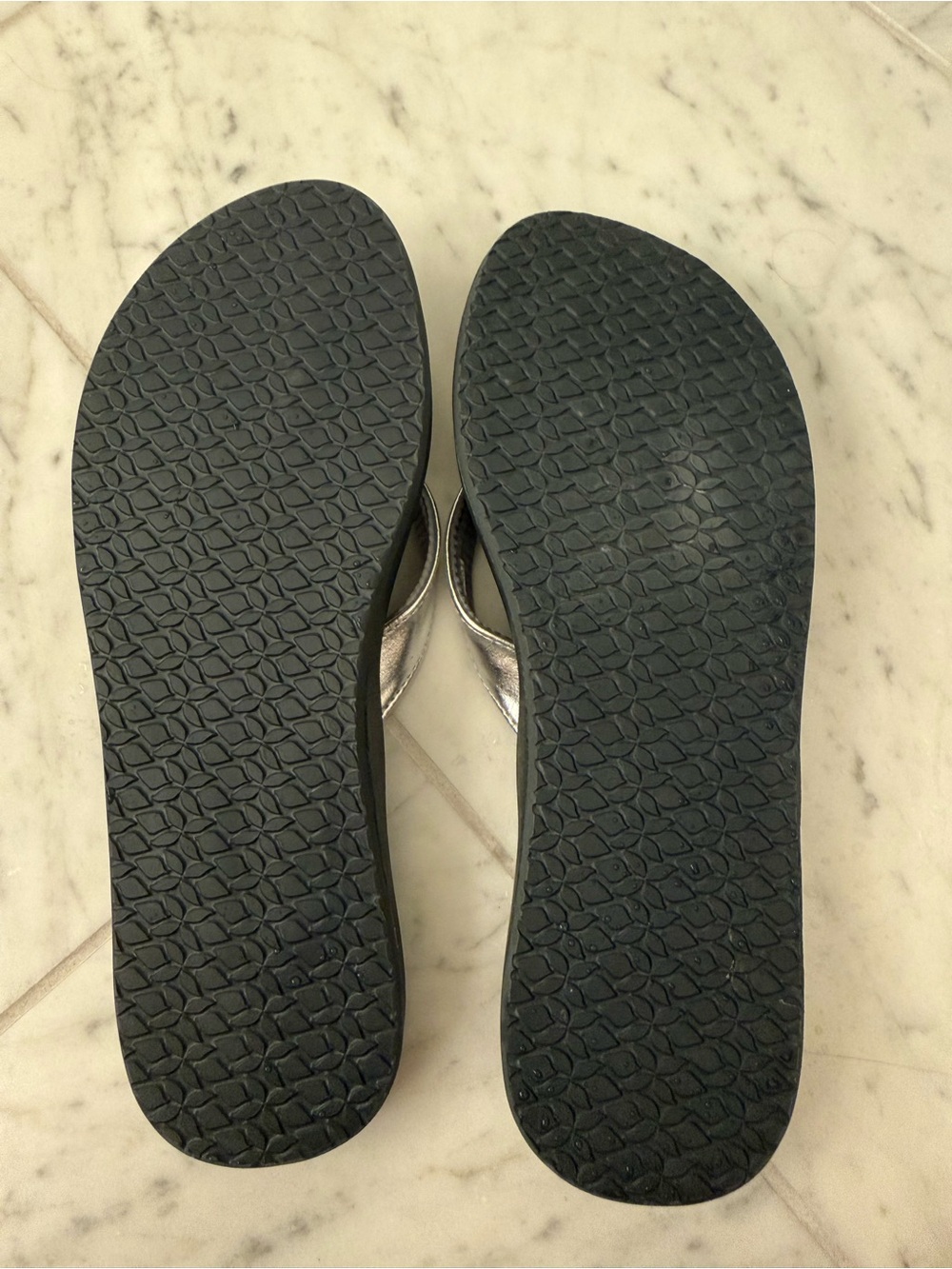 Reef Women’s Mia Sassy Flip Flops in Metallic Silver, Size 10 - Picture 5 of 9